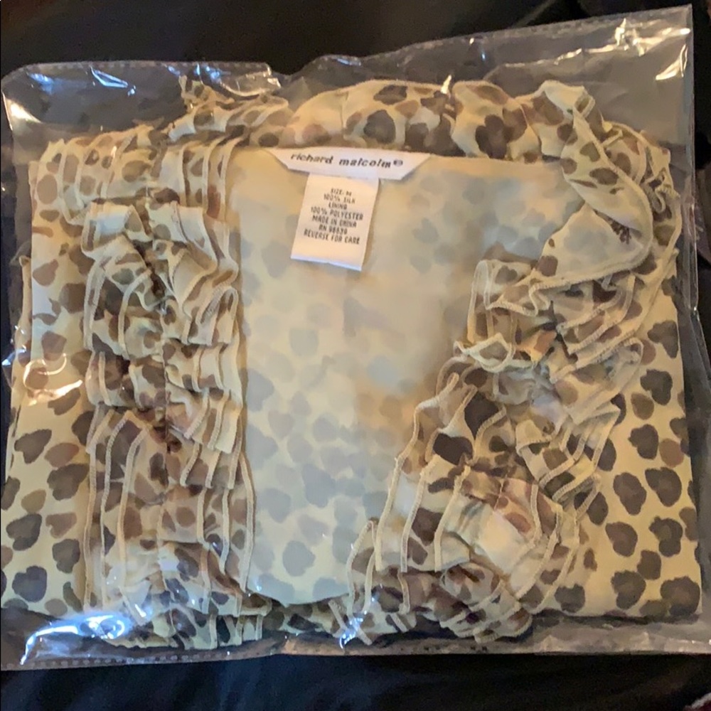Richard Malcolm 🤍🤎 Ruffle Blouse - Picture 4 of 7